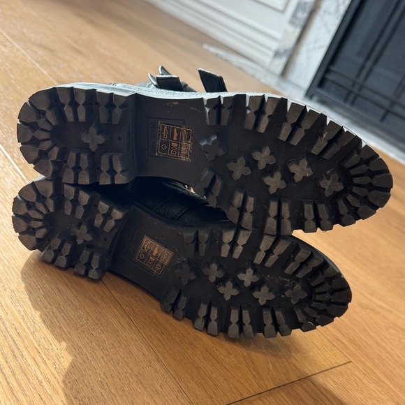 Dolce Vita Gaven Black Leather Lug Combat Boots - Ladies Size 7.5 - Like New - Picture 5 of 6